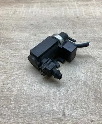 BMW 5 E39 Turbo solenoid valve 2247906 72279600