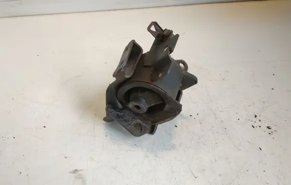 Toyota Avensis T250 Engine mount bracket
