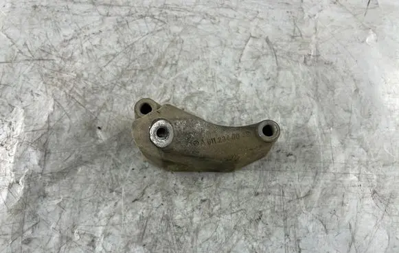 Mercedes-Benz Vito Viano W638 A/C compressor mount bracket A6112340039