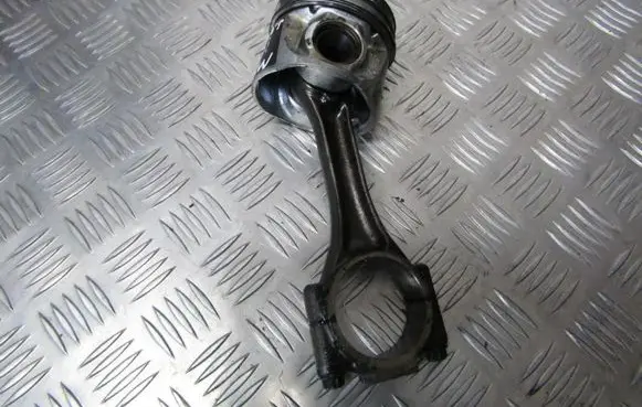 Volkswagen PASSAT B5 Piston with connecting rod 79l69m051