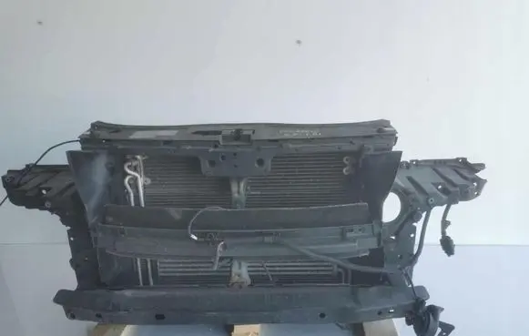 Volkswagen Touareg I Radiator support slam panel