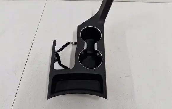 KIA Sportage Cup holder front 