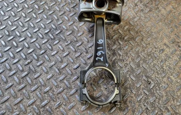 Dodge RAM Piston with connecting rod