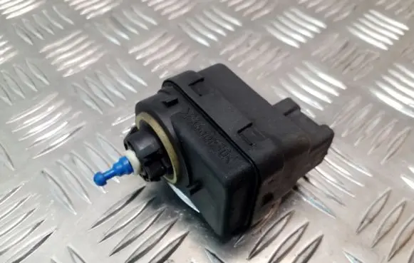 Headlight level adjustment motor