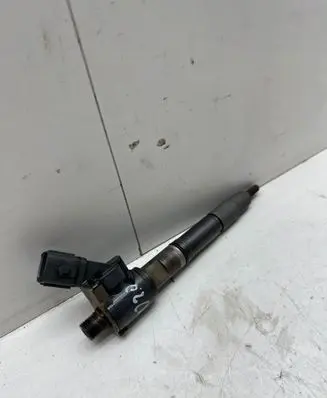 Volvo XC90 Fuel injector 31336769
