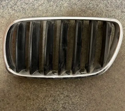 BMW X3 E83 Front bumper upper radiator grill 51113420087