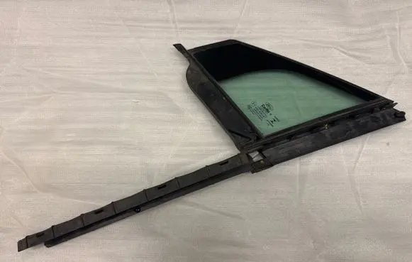 Ford Mondeo MK V Front triangle window/glass 43R000187 DOT865M550