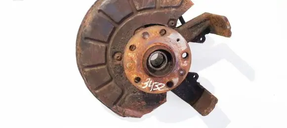 Volkswagen Golf V Front wheel hub