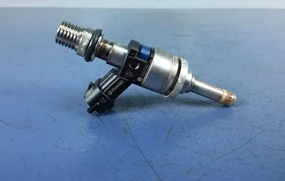 Porsche Panamera (970) Fuel injector 94811012832