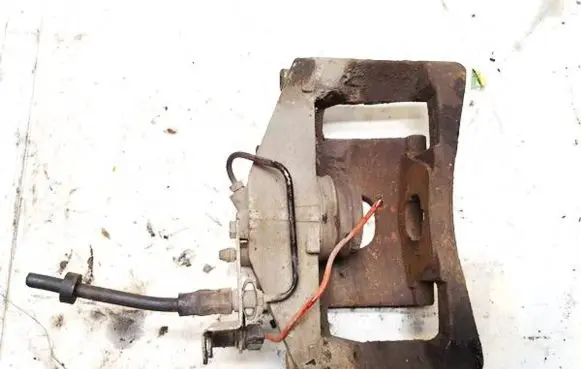 Front brake caliper