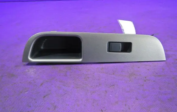 Nissan Tiida C11 Quarter vent window switch 7216Z