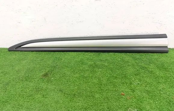 Mitsubishi Outlander Front door trim (molding) 5727A403