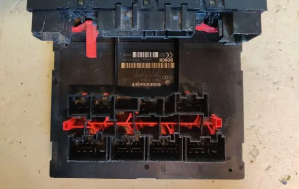 Skoda Octavia Mk2 (1Z) Fuse module 1K0937049N