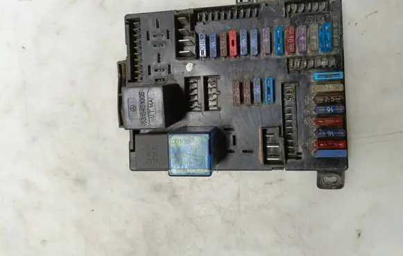 Mercedes-Benz 100 W631 Fuse box set 6315401373