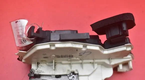 Skoda Octavia Mk3 (5E) Front door lock 5E1837015