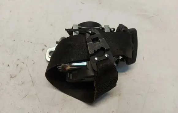 Mercedes-Benz C W205 Front seatbelt MERW205PAS70352477