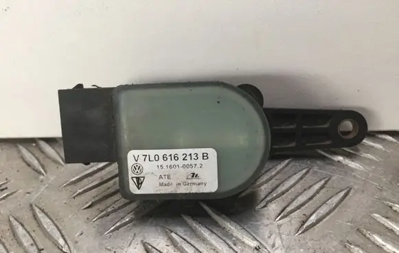 Audi Q7 4L Headlight/headlamp level sensor 7L0616213B 15160100572