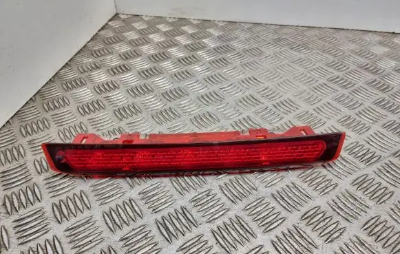 Third/center stoplight