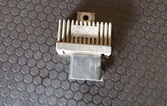 Renault Trafic II (X83) Glow plug pre-heat relay 7700115078