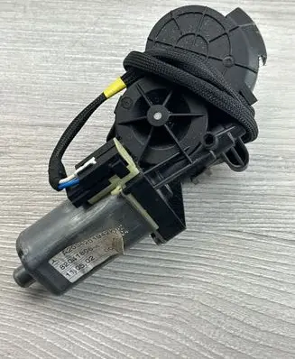 Mercedes-Benz C W203 Seat adjustment motor A2038201942KZ 820418064 007722