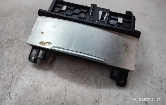 Audi Q7 4L Ashtray (front) 4L0857951