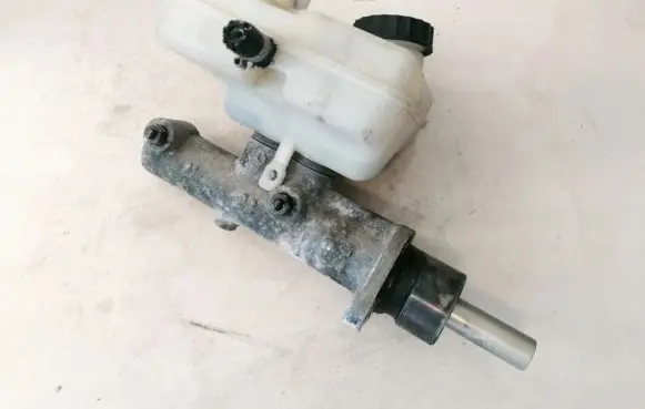 Master brake cylinder