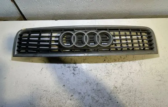 Audi A4 S4 B6 8E 8H Front bumper upper radiator grill 8L0853651F