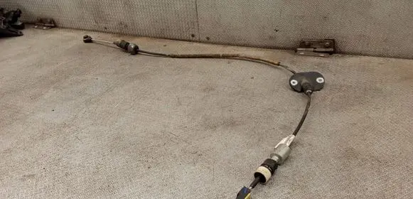Volvo V70 Gear shift cable linkage 31259001