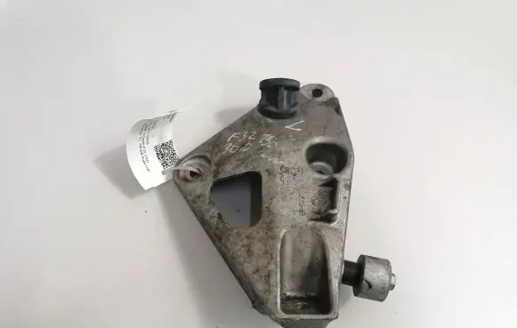 BMW 4 F32 F33 Engine mounting bracket 6788615