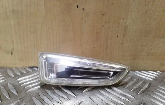 Opel Astra J Front fender indicator light 13273104