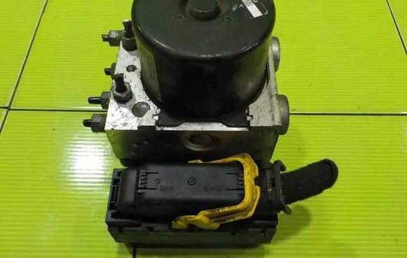 Alfa Romeo Giulietta ABS Pump 51896323 11AB21