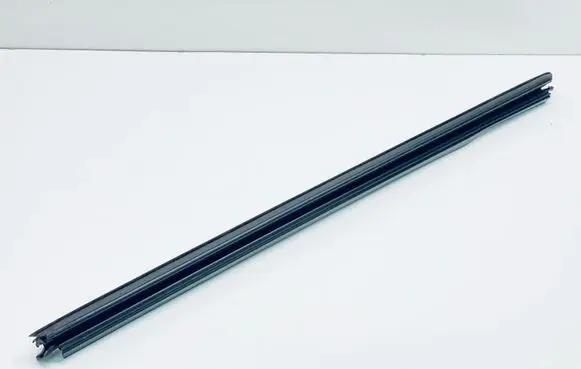 Volkswagen Touareg II Rubber seal rear door window/glass 7P0839471C