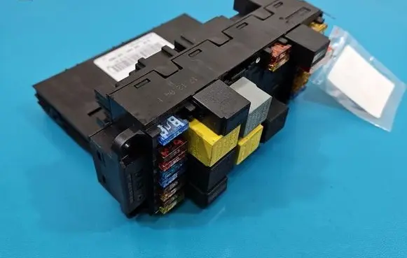 Mercedes-Benz C W203 Central body control module 5DK00848552 IMPRK1584709