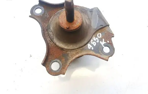 Honda FR-V Engine mount bracket