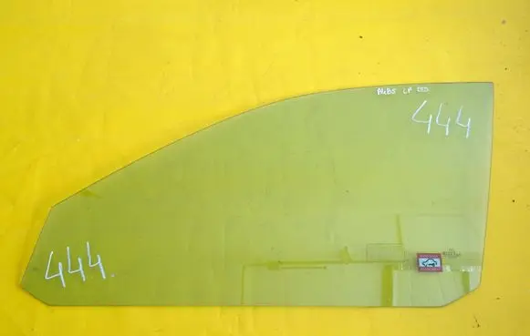 Audi A4 S4 B5 8D Front door window glass four-door