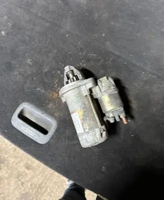 Mercedes-Benz E W210 Starter motor A0051513601