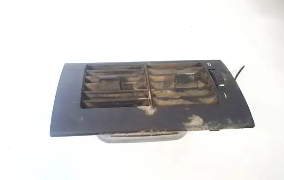 BMW 5 E39 Dash center air vent grill 8391182