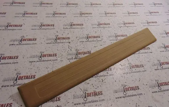 Mercedes-Benz GL X164 Front sill trim cover A1646800435