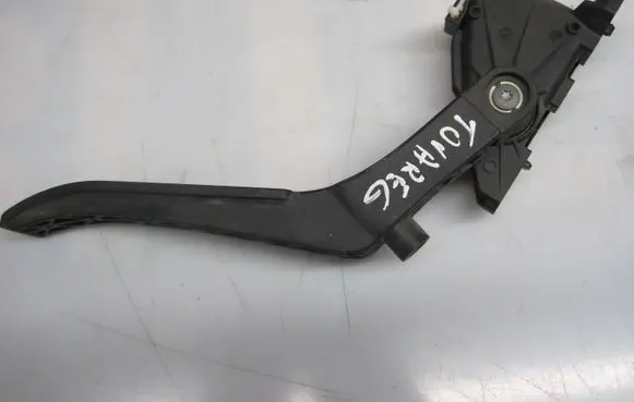 Volkswagen Touareg I Accelerator throttle pedal 7L0723507D