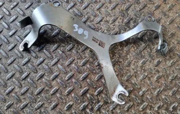 BMW 3 G20 G21 Muffler mount bracket/holder 8659800