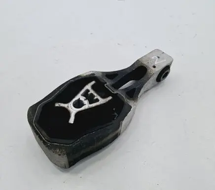 Peugeot 5008 II Engine mount bracket