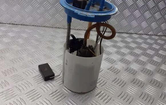 Audi A3 S3 8P Mechanical fuel pump 
