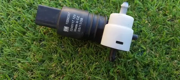 Opel Insignia A Windscreen/windshield washer pump 13250357