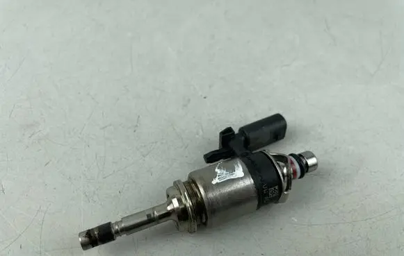 Seat Ateca Fuel injector 04E906036AD