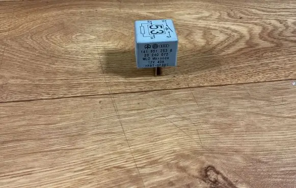 Volkswagen Golf IV Other relay 141951253B 20240072
