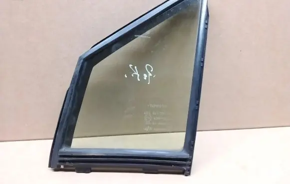 Toyota Prius (XW50) Front door vent window glass four-door 43R00034