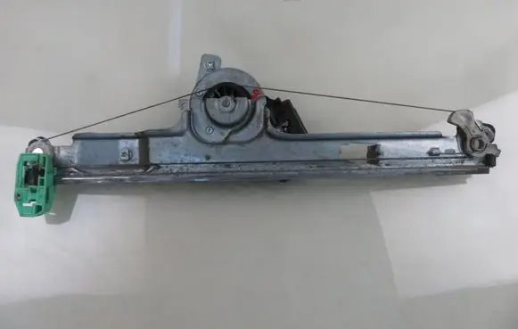 Renault Scenic II - Grand scenic II Front door window regulator motor 440726J4