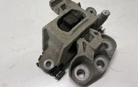 Opel Astra K Engine mount bracket 39004955