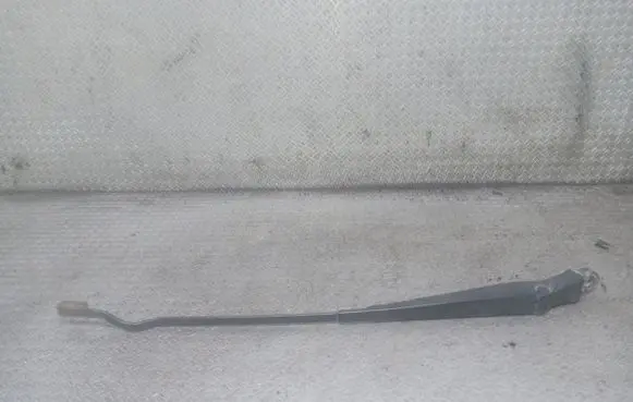 Volkswagen Golf III Front wiper blade arm 357955410