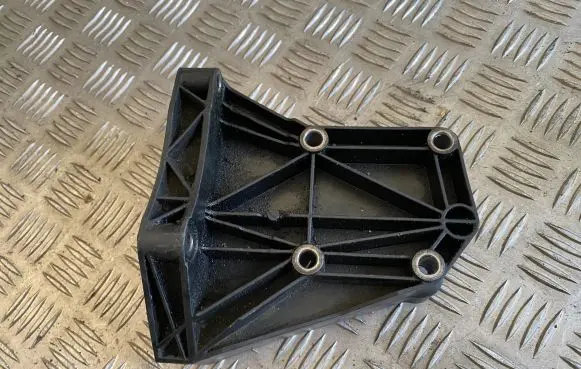 BMW 5 E60 E61 A/C compressor mount bracket 7792202 14011810
